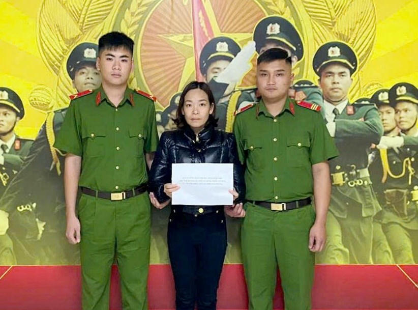 Cơ quan Cảnh sát điều tra bắt giữ đối tượng Đào Thị Mỵ. (Ảnh: Công an TP Hải Phòng)