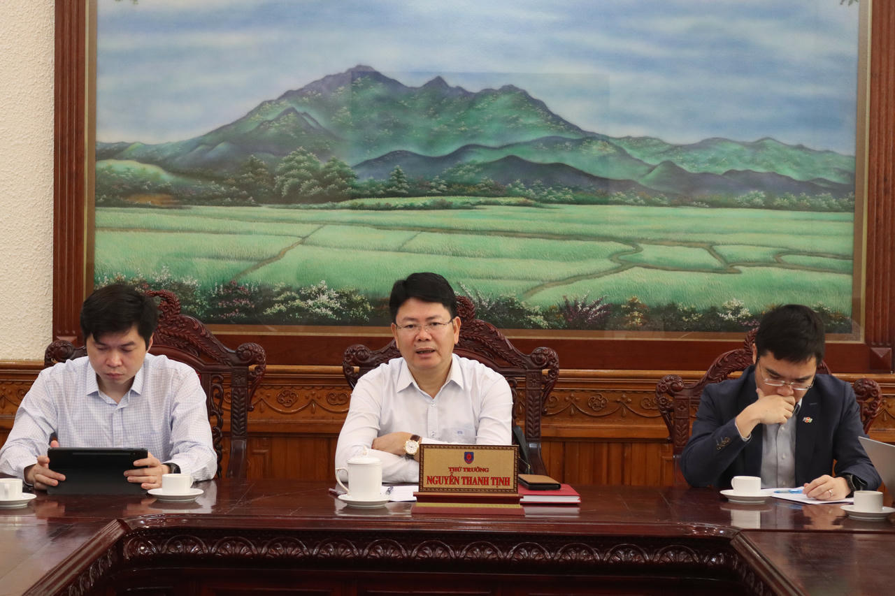 Thứ trưởng Nguyễn Thanh Tịnh chủ trì cuộc họp giao ban Ban Chỉ đạo 57 của Bộ. Ảnh: H.Mây