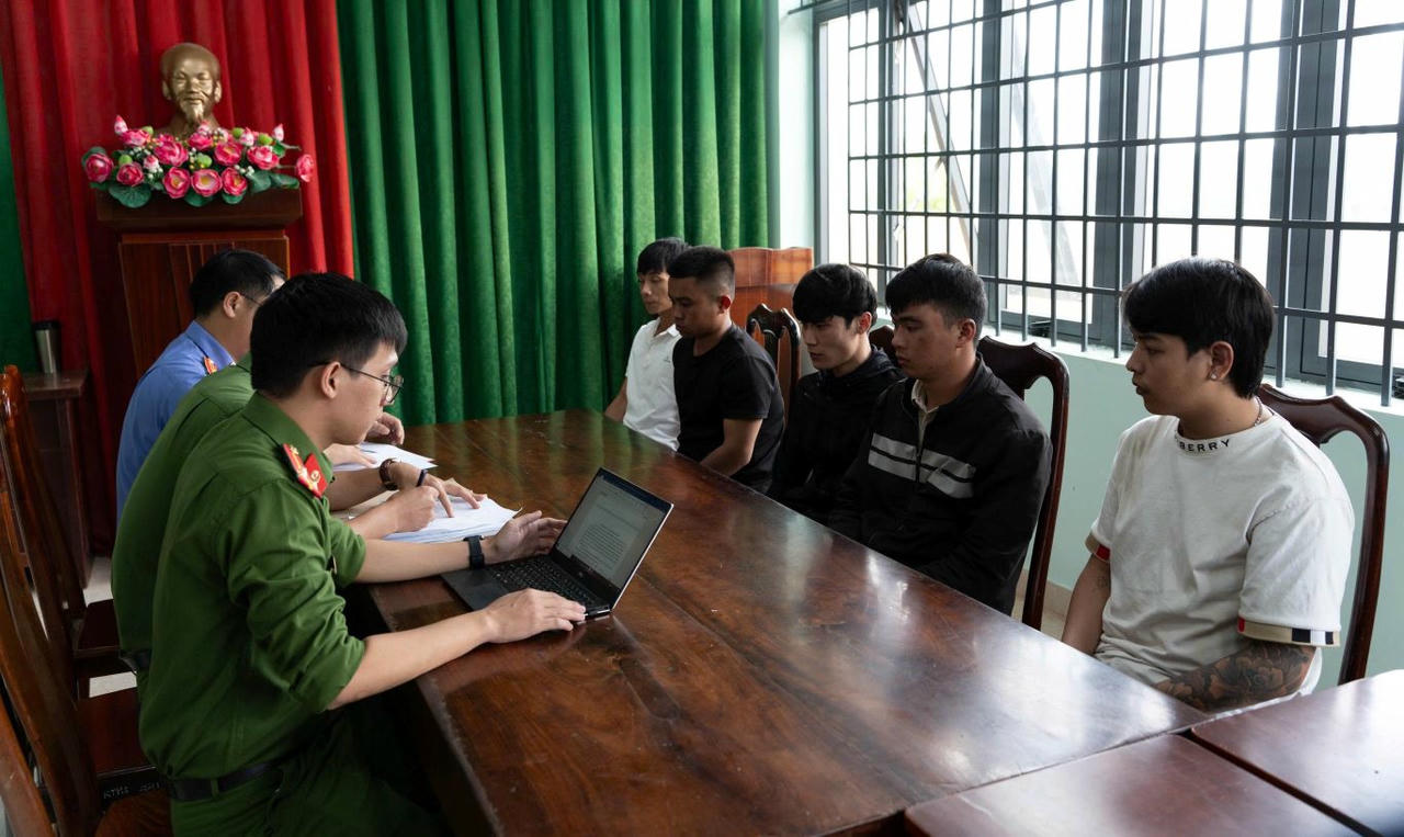 Đòi tiền bảo kê hội chợ ở Đắk Lắk, 8 thanh niên bị tạm giữ