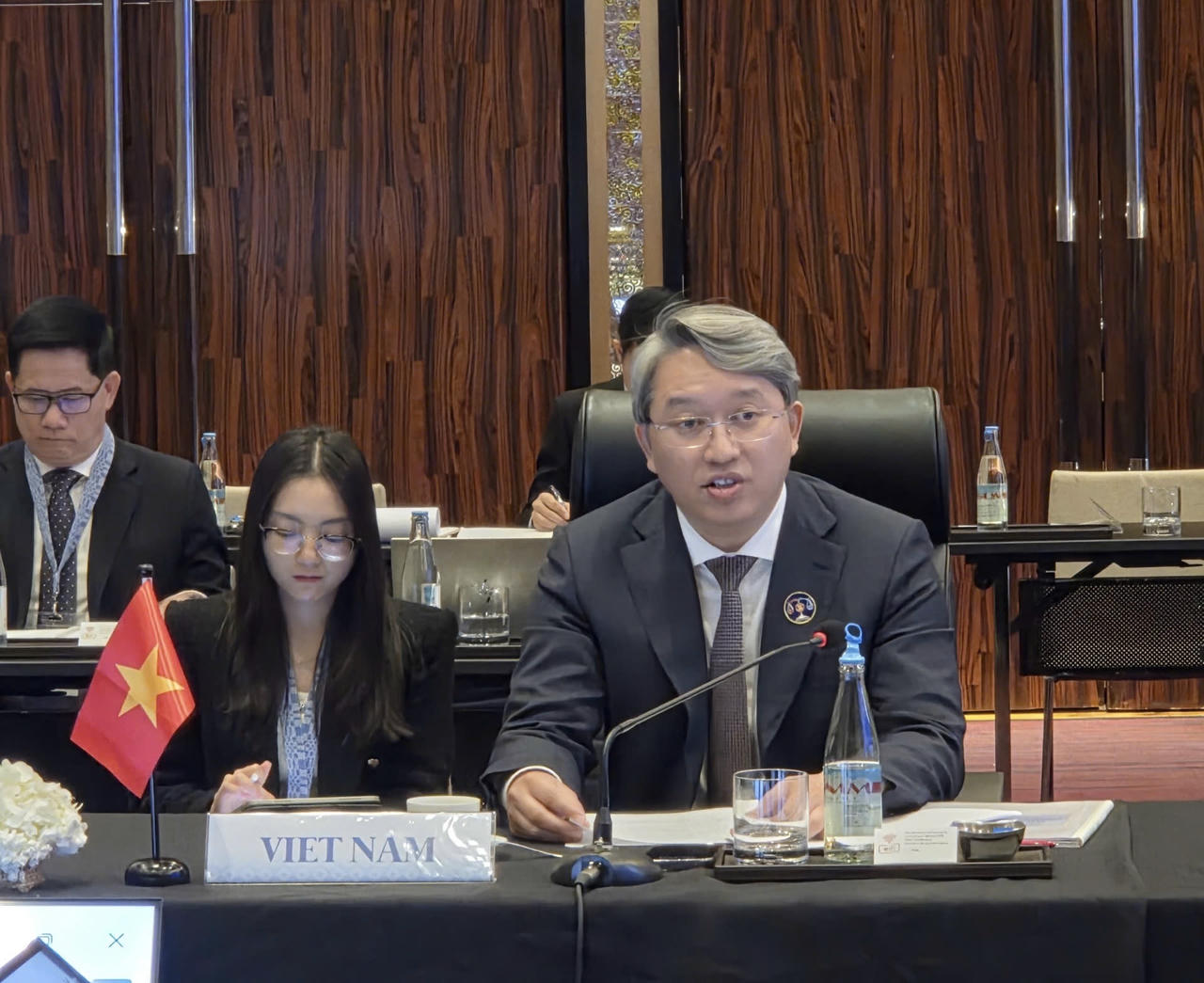 Tại Việt Nam, công tác xây dựng và thi hành pháp luật đang được đổi mới mạnh mẽ và là nhiệm vụ ưu tiên hàng đầu