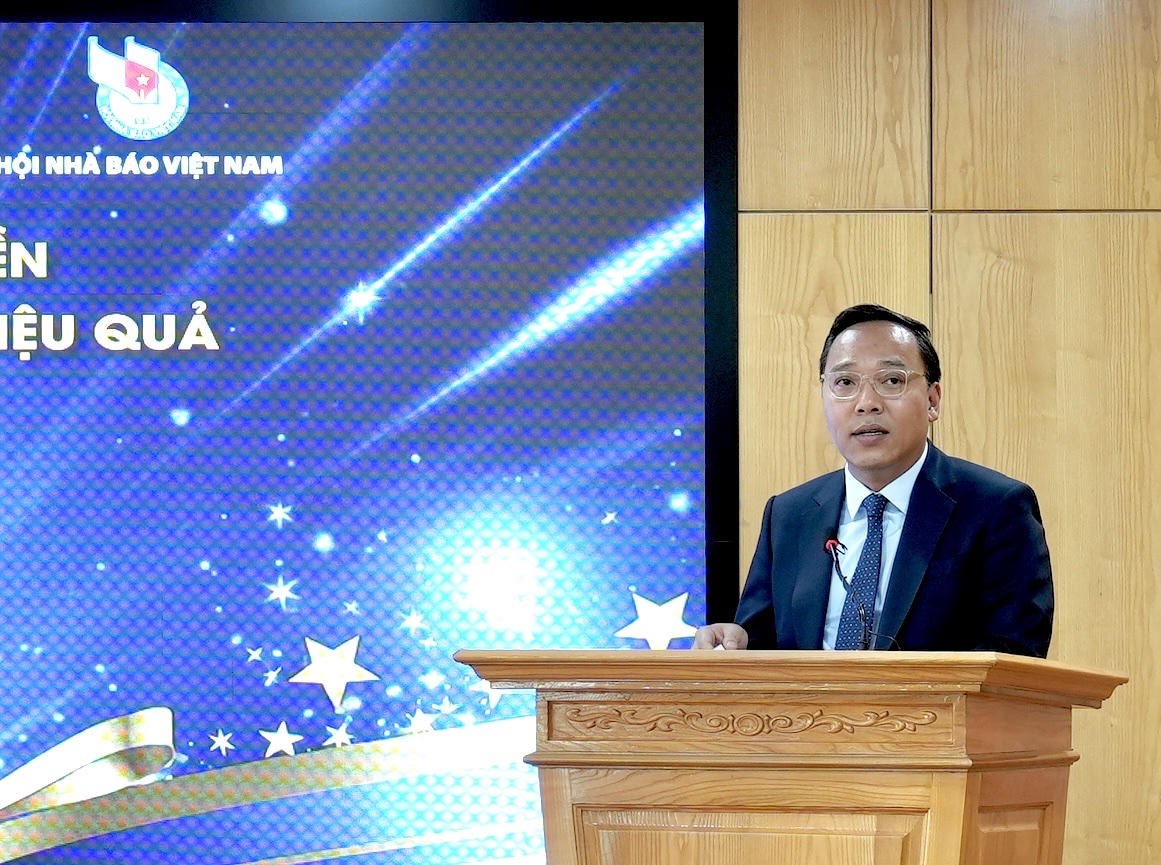 Thứ trưởng Bộ Công thương Nguyễn Hoàng Long phát biểu chúc mừng.