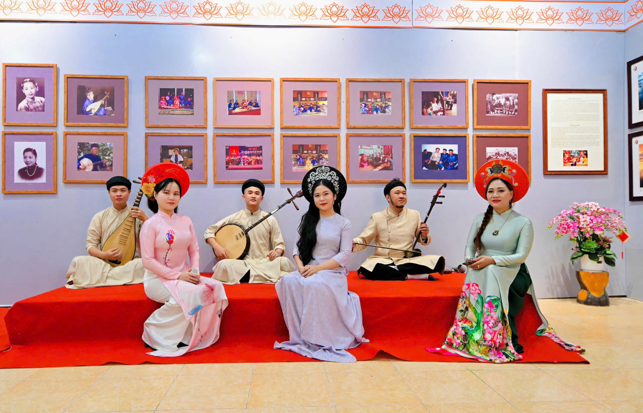 Góc trình diễn nghệ thuật Ca Huế - di sản văn hoá phi vật thể quốc gia năm 2015.