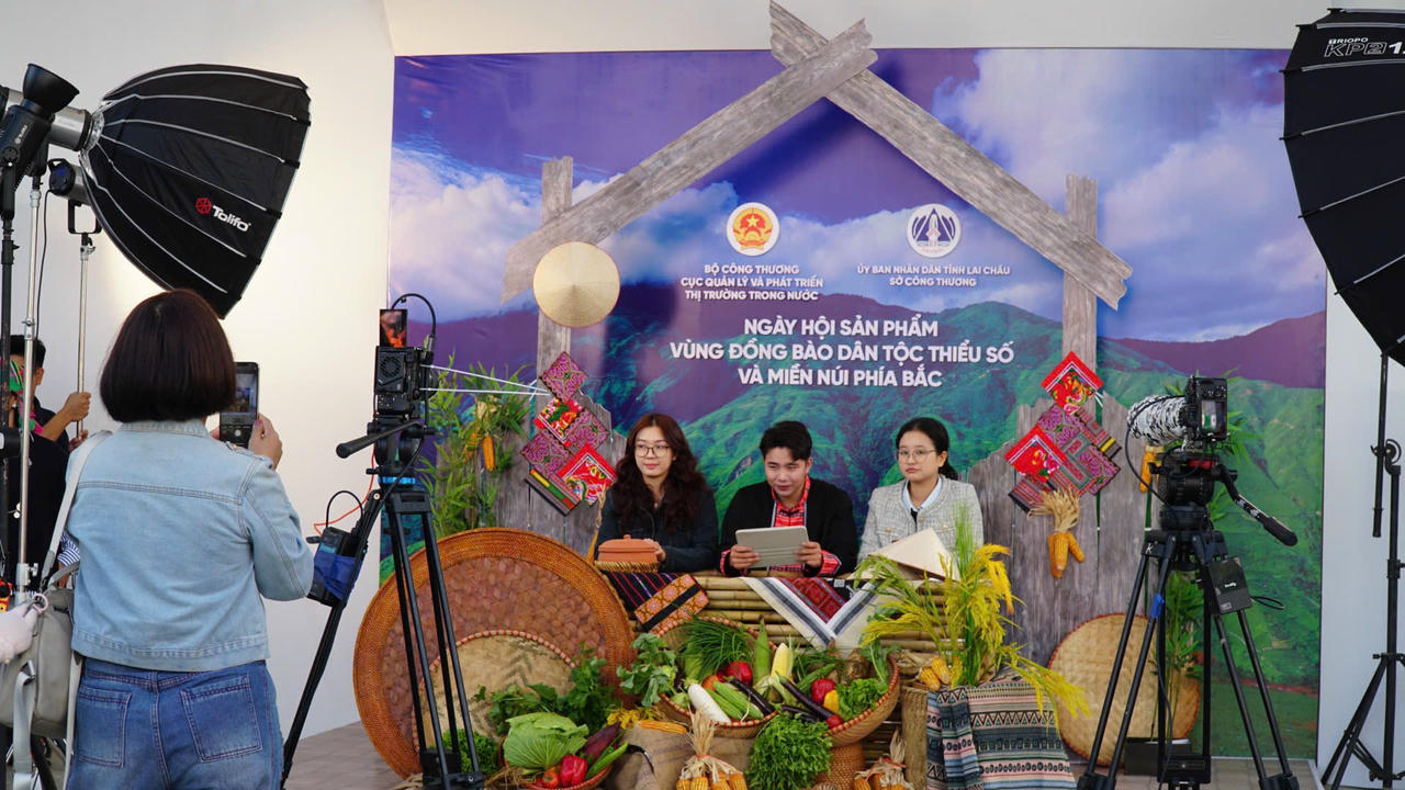 Khai mạc Ngày hội sản phẩm vùng đồng bào dân tộc thiểu số và miền núi phía Bắc
