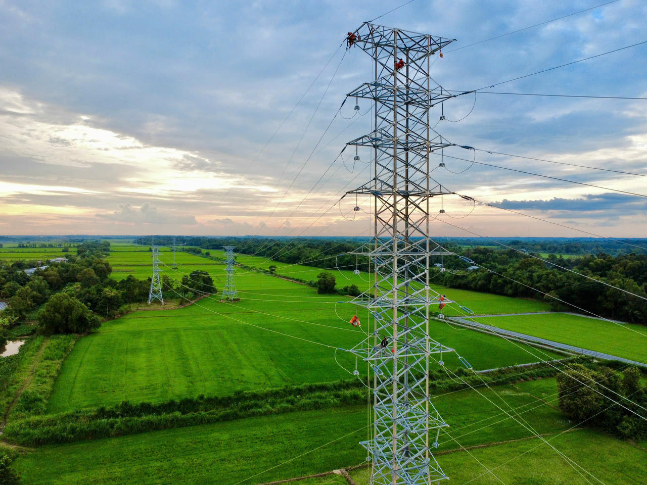 EVNSPC đóng điện giai đoạn 2 dự án “Lộ ra 110kV trạm 220kV Duyên Hải, tỉnh Vĩnh Long” trong tháng 10/2025