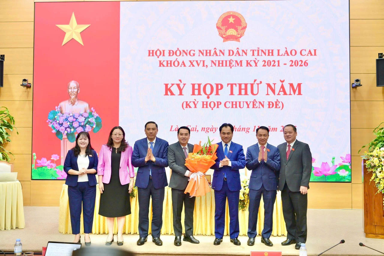 Ông Nguyễn Tuấn Anh giữ chức Chủ tịch UBND tỉnh Lào Cai.