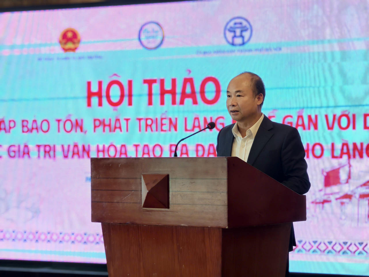 Ông Nguyễn Đình Hoa, Phó Giám đốc Sở Nông nghiệp và Phát triển Nông thôn Hà Nội phát biểu kết luận hội thảo