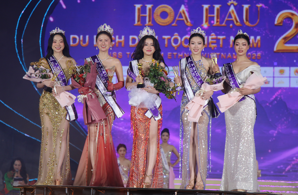 30 người đẹp toả sáng trong đêm chung kết Hoa hậu Du lịch dân tộc Việt Nam