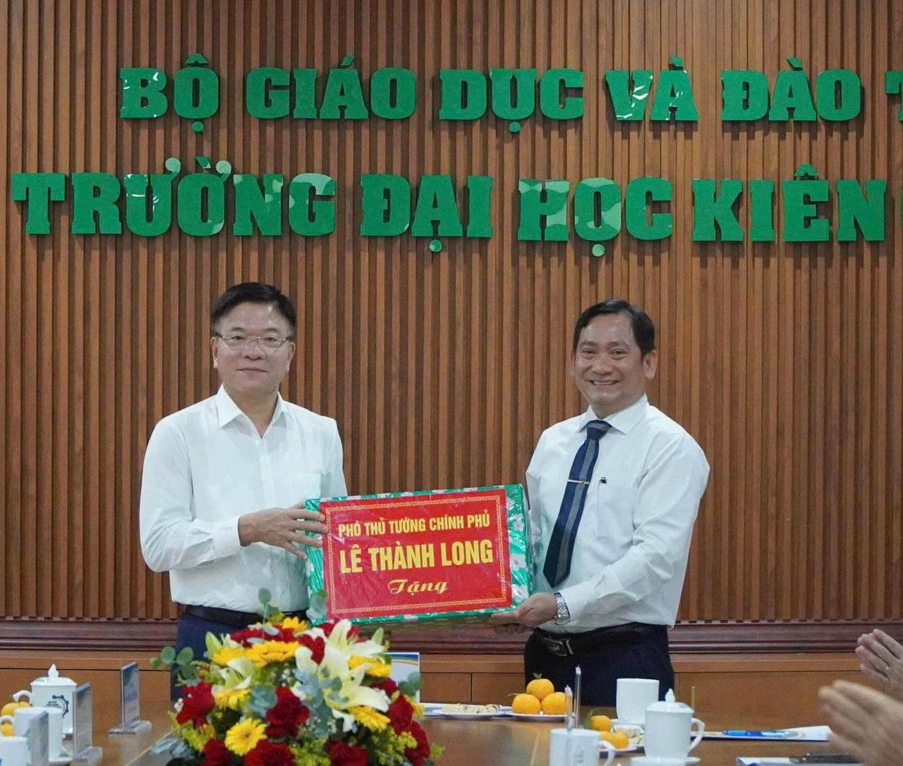 Phó Thủ tướng Lê Thành Long mong muốn trường Đại học Kiên Giang đẩy mạnh đào tạo lĩnh vực kinh tế biển