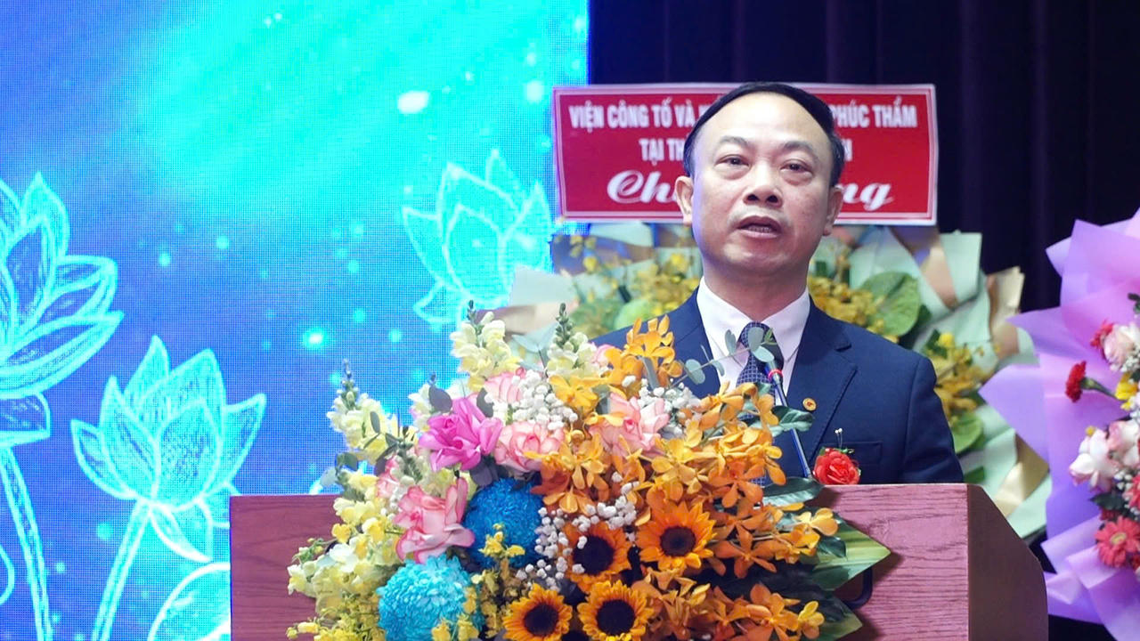 NGƯT Nguyễn Xuân Thu - Bí thư Đảng ủy, Giám đốc Học viện Tư pháp chia sẻ tại buổi gặp mặt (Ảnh: Bùi Yên).