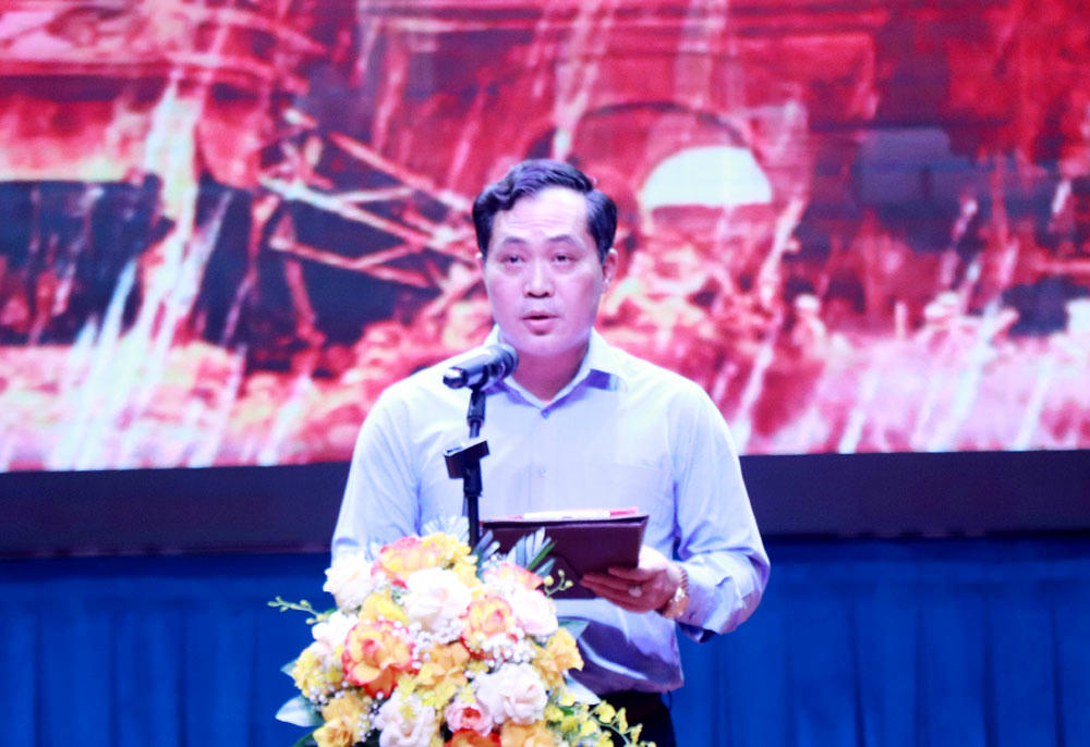Phó Giám đốc Sở Văn hóa, Thể thao và Du lịch Trịnh Hữu Hùng phát biểu tại lễ khai mạc