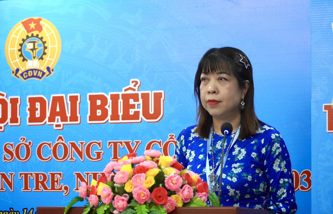 Bà Đặng Thị Thu Vân thông qua chương trình đại hội