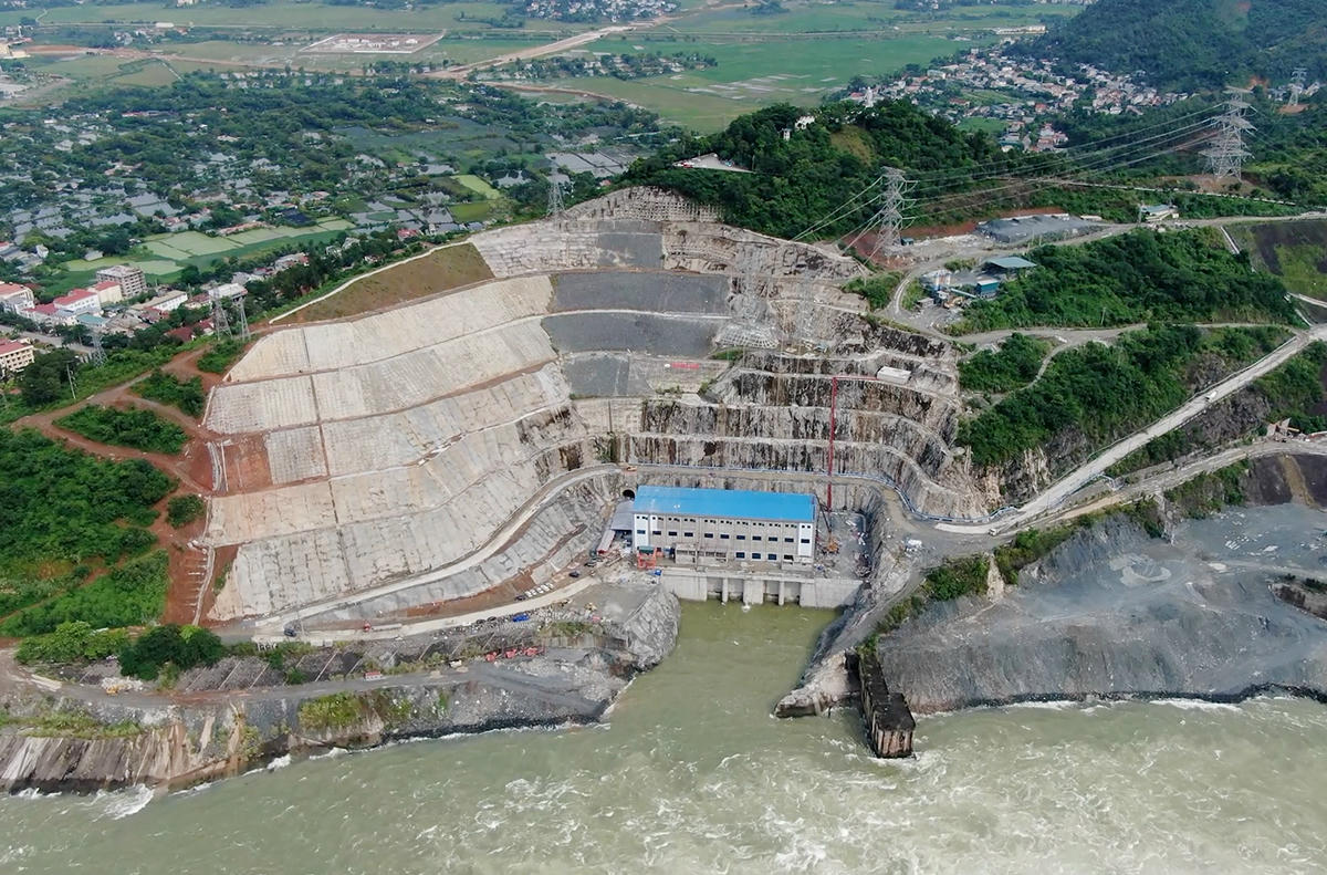 Tổ máy số 2 Nhà máy thủy điện Hòa Bình hòa lưới thành công