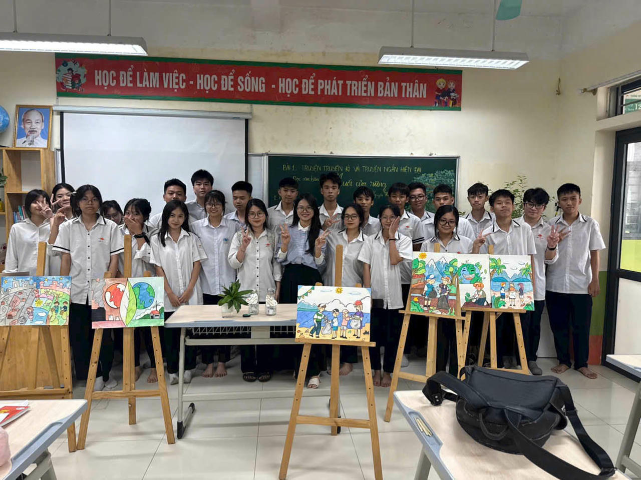 Tiết học dạy tác phẩm “Muối của rừng” - Nguyễn Huy Thiệp của cô giáo Hoàng Thị Loan. (Nguồn: NVCC)
