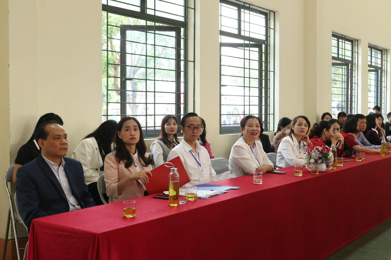 Các đại biểu tham dự.