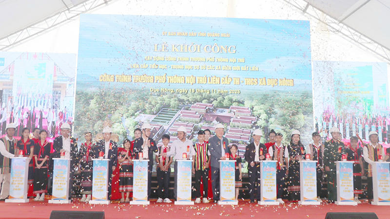 Phó Thủ tướng Thường trực Nguyễn Hòa Bình dự lễ khởi công 4 trường nội trú biên giới tại Quảng Ngãi