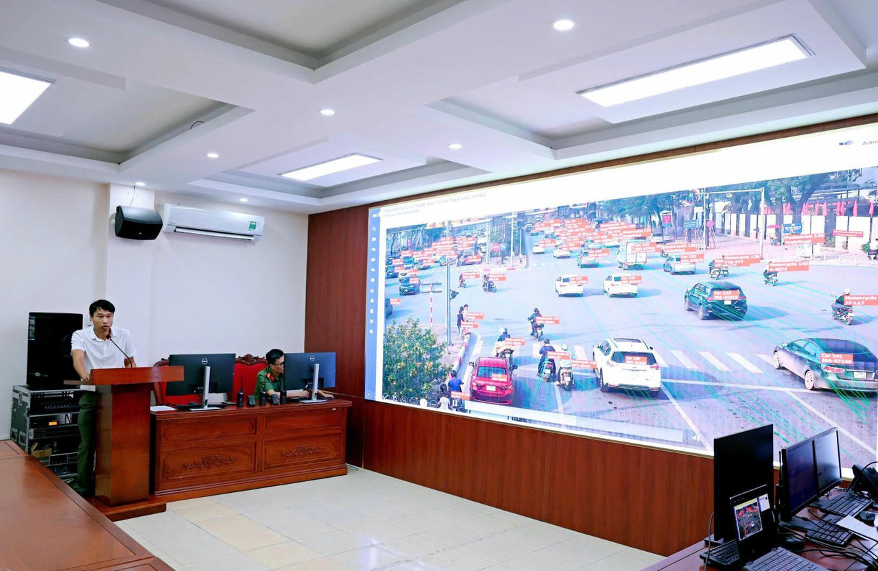 Trung tâm điều hành hệ thống giám sát bảo đảm an ninh, trật tự; TTATGT đường bộ trên địa bàn tỉnh Ninh Bình.