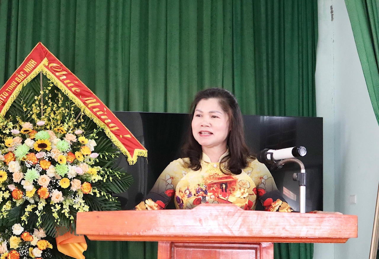 Phó Chủ tịch HĐND tỉnh Lâm Thị Hương Thành phát biểu tại ngày hội.