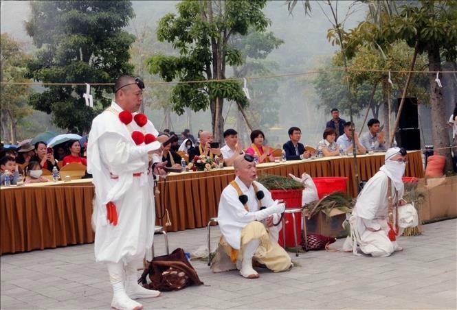 Chư tăng phái đoàn Phật giáo Nhật Bản thực hiện lễ hỏa tịnh.