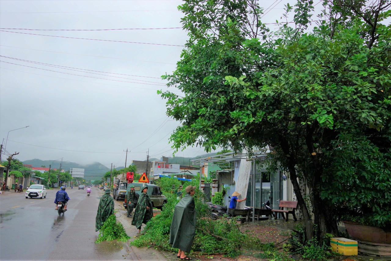 Lực lượng chức năng tỉnh Gia Lai luôn chủ động bảo đảm an toàn cho người dân trước các diễn biến phức tạp của thời tiết.