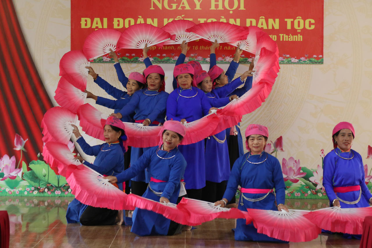 Văn nghệ chào mừng.