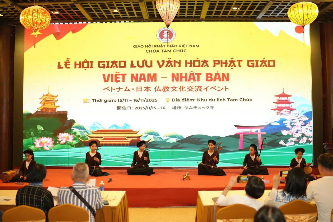 Trình diễn hát Xẩm tại lễ hội giao lưu văn hóa Phật giáo Việt Nam - Nhật Bản tối 15/11.