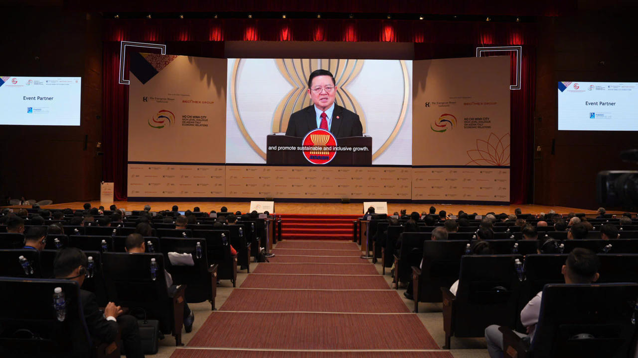 Ngài TS. Kao Kim Hourn – Tổng Thư ký Hiệp hội các quốc gia Đông Nam Á (ASEAN) phát biểu trực tuyến tại diễn đàn