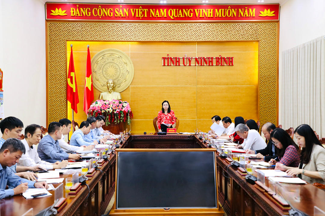 Quang cảnh buổi làm việc
