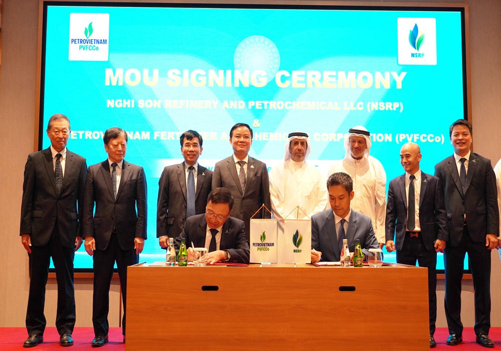 Lễ ký kết có ông Lê Ngọc Sơn - Tổng Giám đốc Tập đoàn Công nghiệp - Năng lượng Quốc gia Việt Nam.