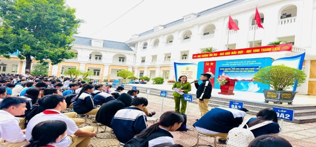 Gần 2.700 học sinh được Công an xã Sóc Sơn trang bị kỹ năng ATGT và phòng chống bạo lực học đường