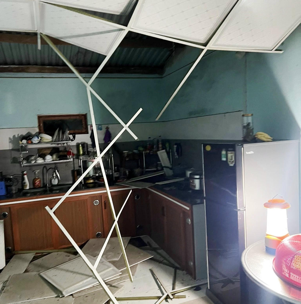 Đà Nẵng: Lốc xoáy lúc nửa đêm làm hơn 80 nhà tốc mái, 4 người bị thương