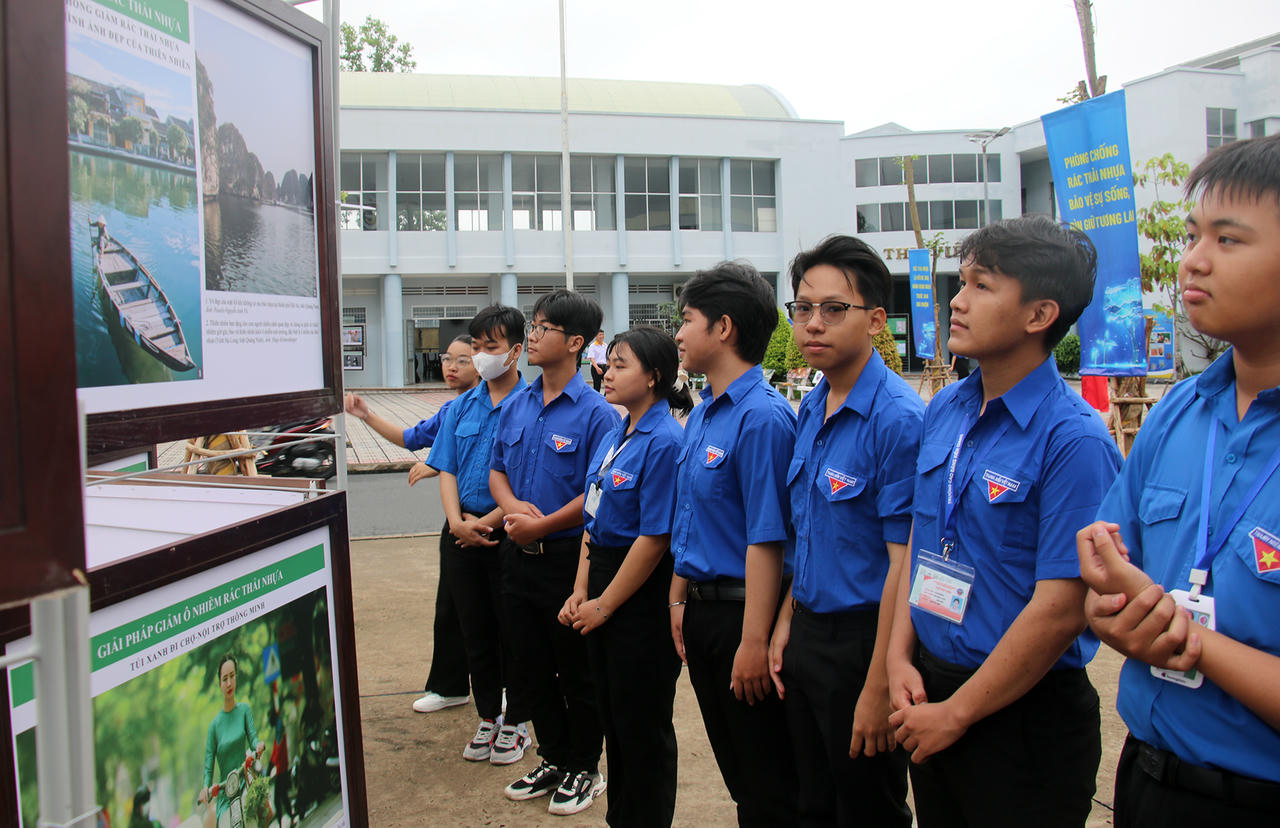 Nâng cao tinh thần trách nhiệm, giảm thiểu ô nhiễm rác thải nhựa