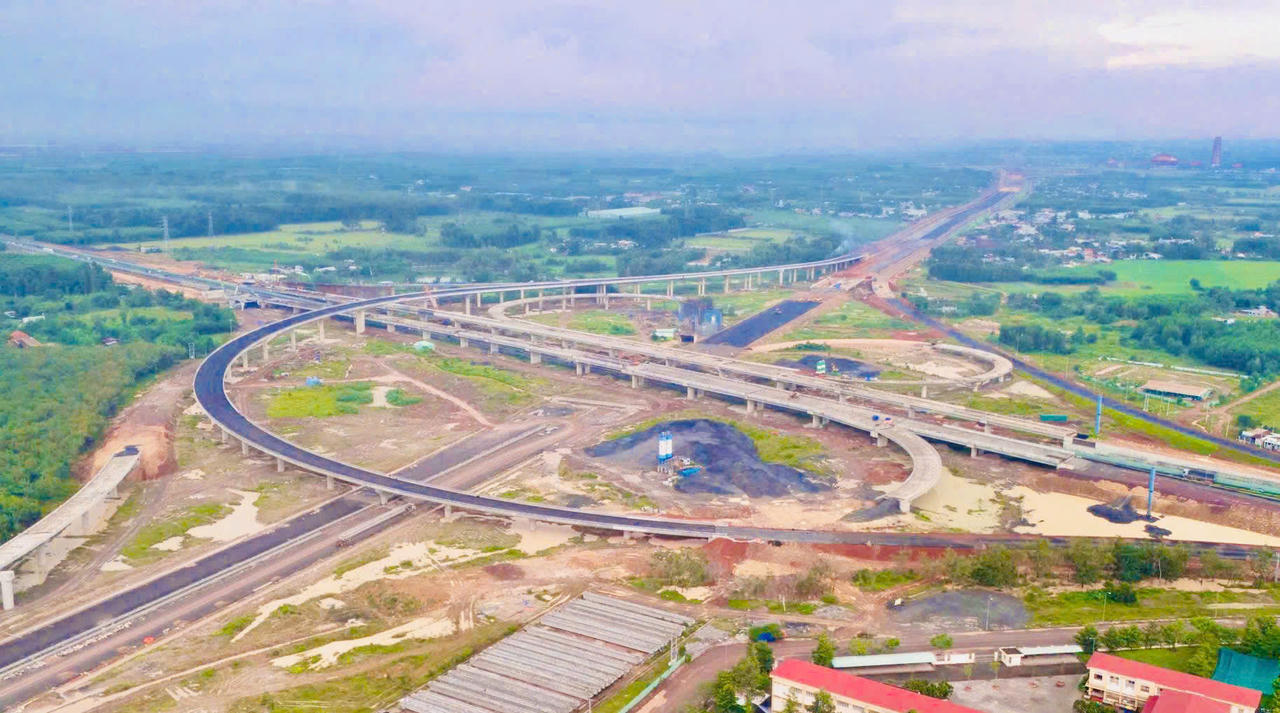 &nbsp;Cao tốc Biên Hòa – Vũng Tàu cũng là một trong những thành tố để Đồng Nai tăng tưởng hai con số trong thời gian tới.