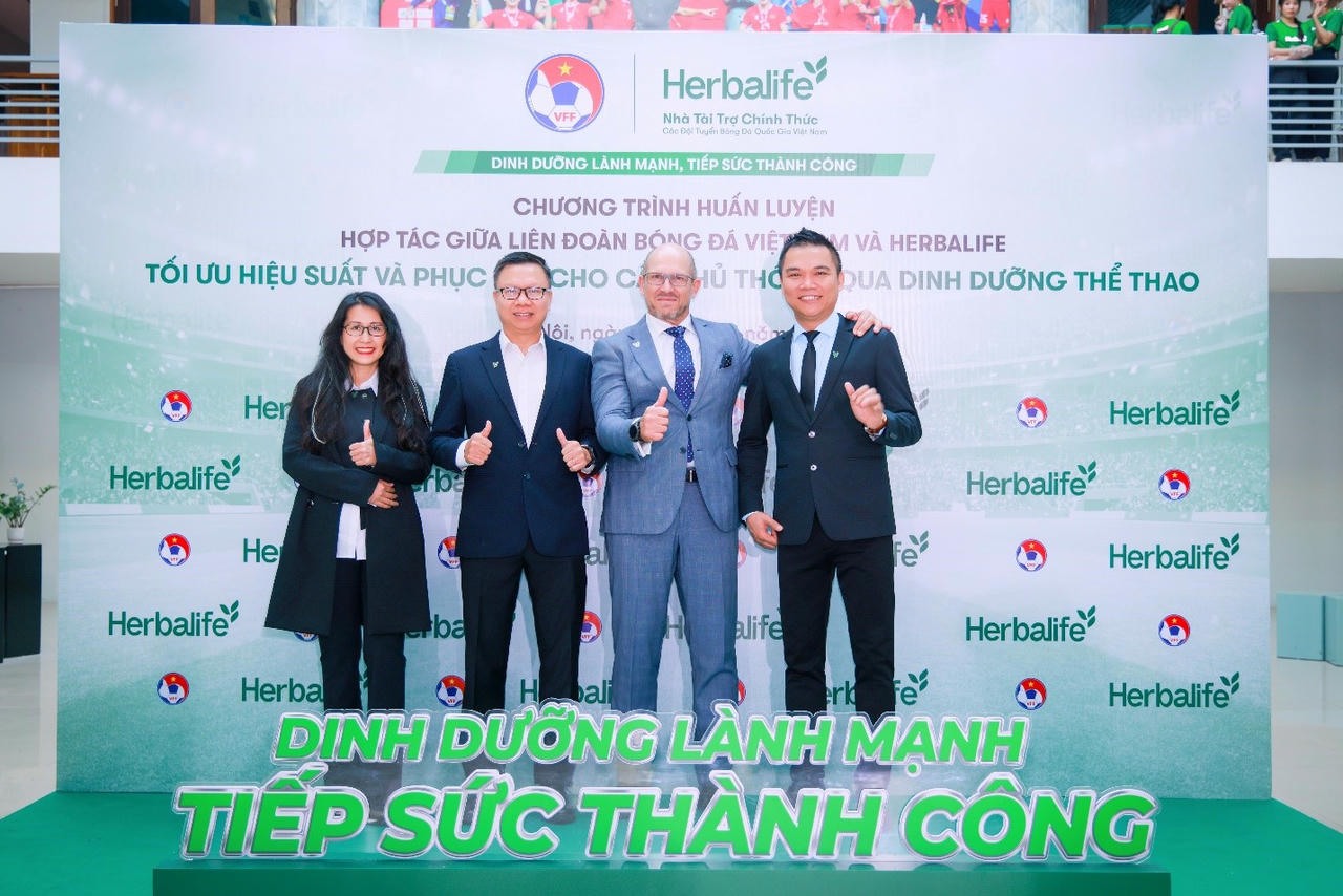 Herbalife Việt Nam đào tạo dinh dưỡng thể thao cho huấn luyện viên và cầu thủ cùng Liên đoàn Bóng đá Việt Nam