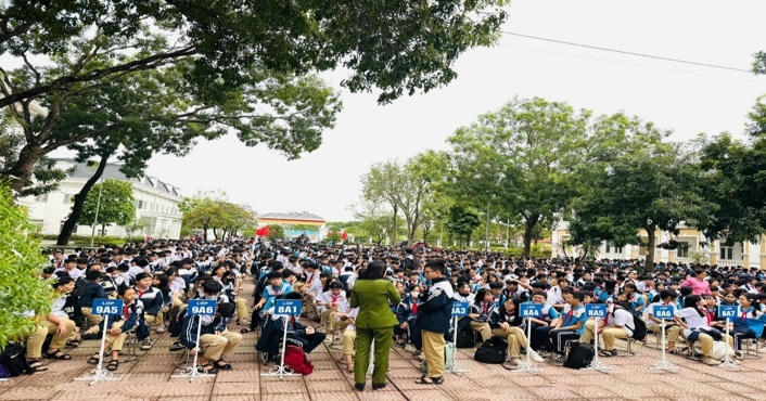 Gần 2.700 học sinh được Công an xã Sóc Sơn trang bị kỹ năng ATGT và phòng chống bạo lực học đường