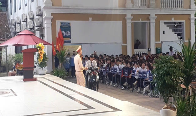 Gần 2.700 học sinh được Công an xã Sóc Sơn trang bị kỹ năng ATGT và phòng chống bạo lực học đường