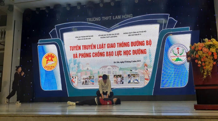 Gần 2.700 học sinh được Công an xã Sóc Sơn trang bị kỹ năng ATGT và phòng chống bạo lực học đường