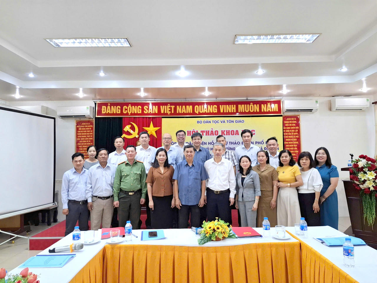 Hội thảo có sự tham gia của đại diện Sở Dân tộc và Tôn giáo 7 địa phương khu vực phía Nam, đại diện Sở Tư pháp, Công an một số địa phương.