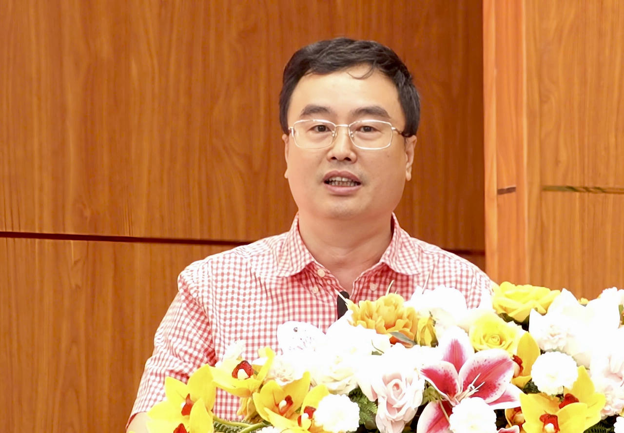 GS.TS Võ Xuân Vinh - Viện trưởng Viện Nghiên cứu Kinh doanh ( ĐH Kinh tế TPHCM) phát biểu tại hội thảo khoa học ở Đồng Nai&nbsp;