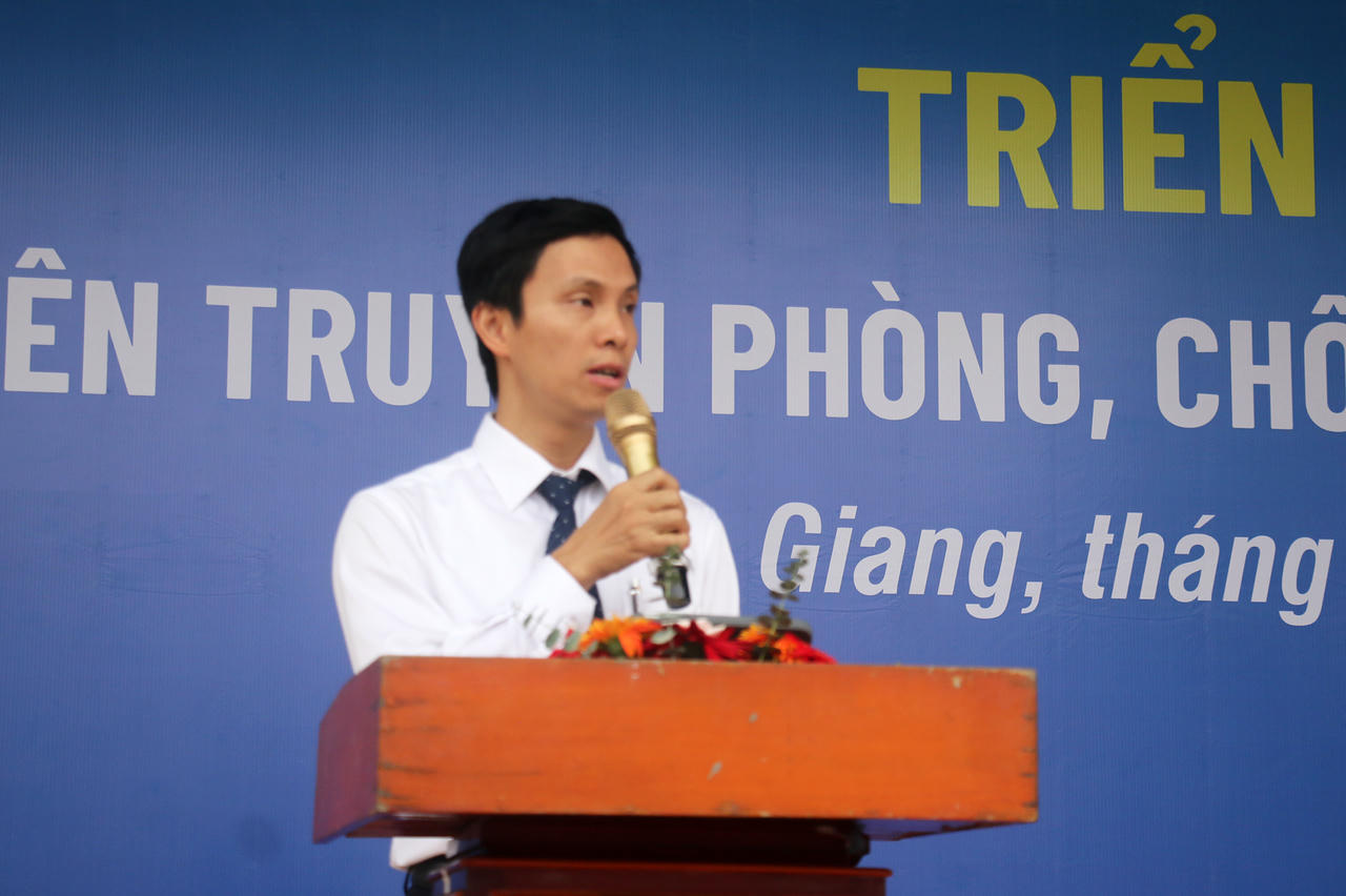 Ông Ngô Thanh Hiển, Phó Cục trưởng Cục Thông tin cơ sở và Thông tin đối ngoại, Bộ Văn hóa thể thao và Du lịch, phát biểu khai mạc triển lãm.