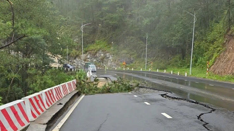 Lâm Đồng chỉ đạo cấm người, phương tiện lưu thông qua các vị trí sạt lở 