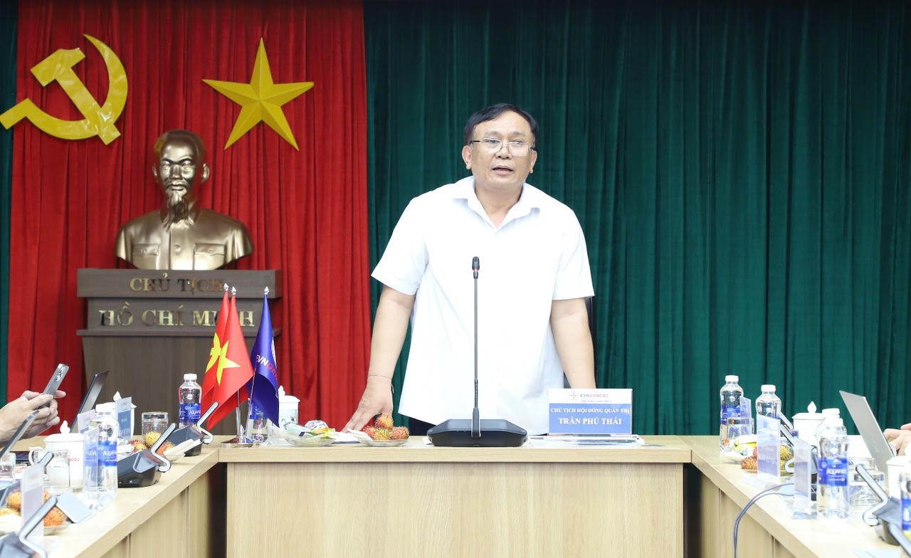 Ông Trần Phú Thái - Bí thư Đảng ủy, Chủ tịch HĐQT EVNGENCO2 phát biểu tại hội thảo.