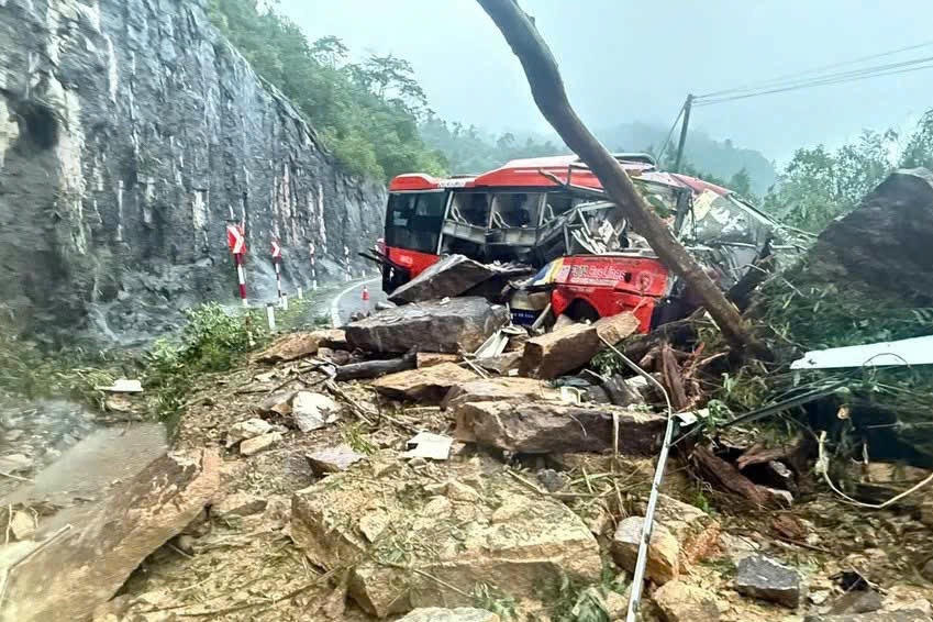 Thủ tướng yêu cầu làm rõ nguyên nhân vụ sạt lở đèo Khánh Lê khiến 6 người tử vong