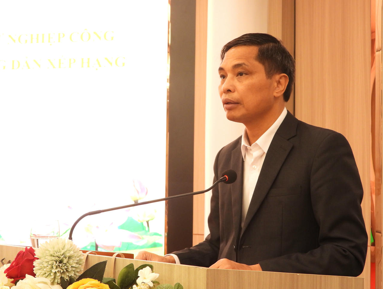 Ông Vũ Văn Diện - Phó Chủ tịch Thường trực UBND tỉnh Quảng Ninh phát biểu tại hội thảo.