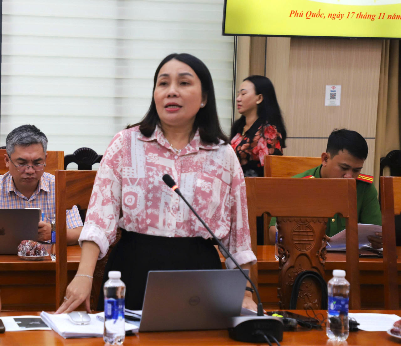 Bà Ngô Kiều Quyên - Phó Giám đốc Sở Tài chính phát biểu tại cuộc họp.