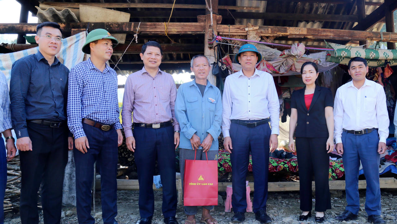 Lào Cai: Quyết tâm giảm 4% hộ nghèo đa chiều năm 2025                                                                                          