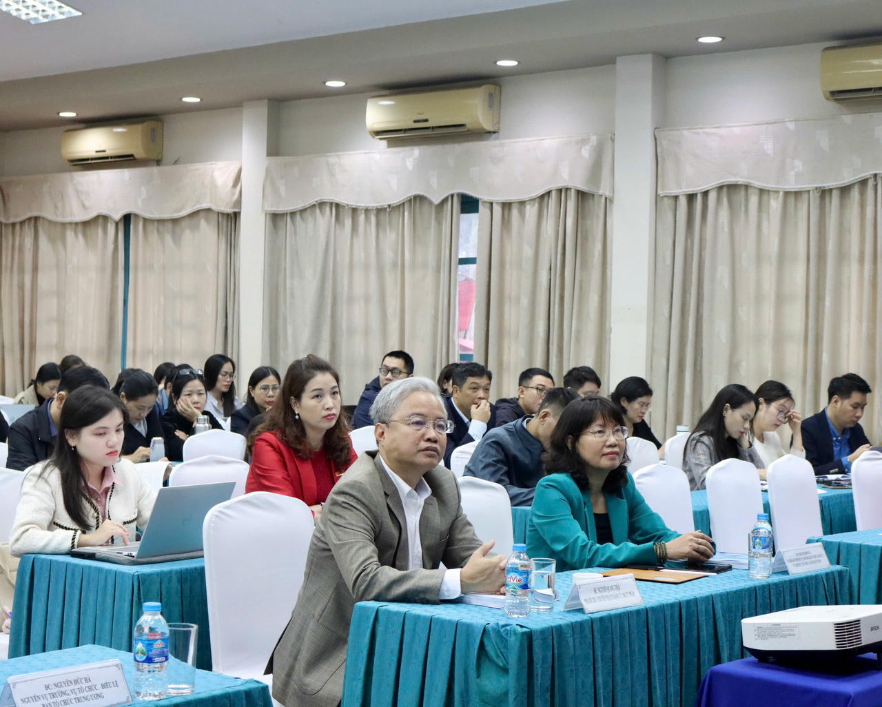 Các đại biểu dự Hội nghị.