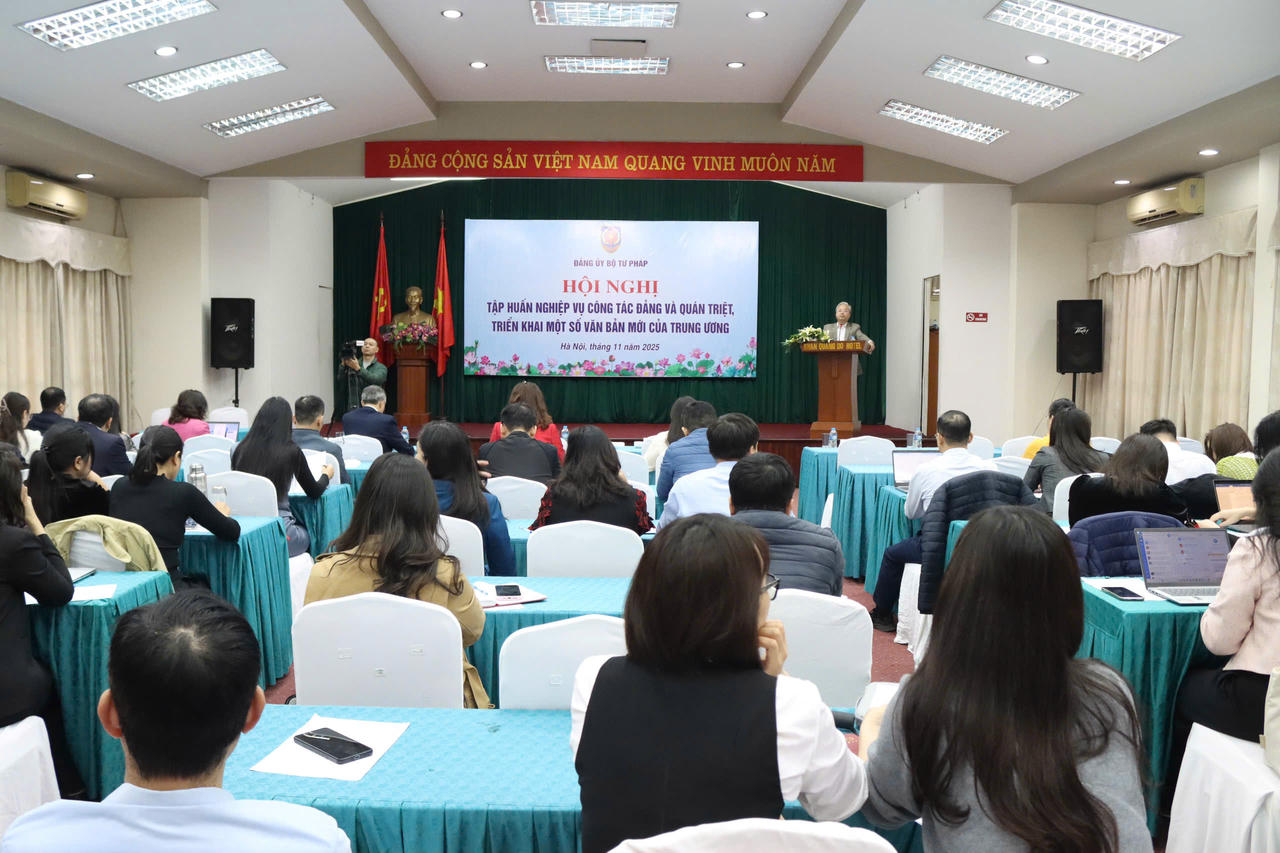 Tập huấn nghiệp vụ công tác Đảng và quán triệt, triển khai một số văn bản mới của Trung ương