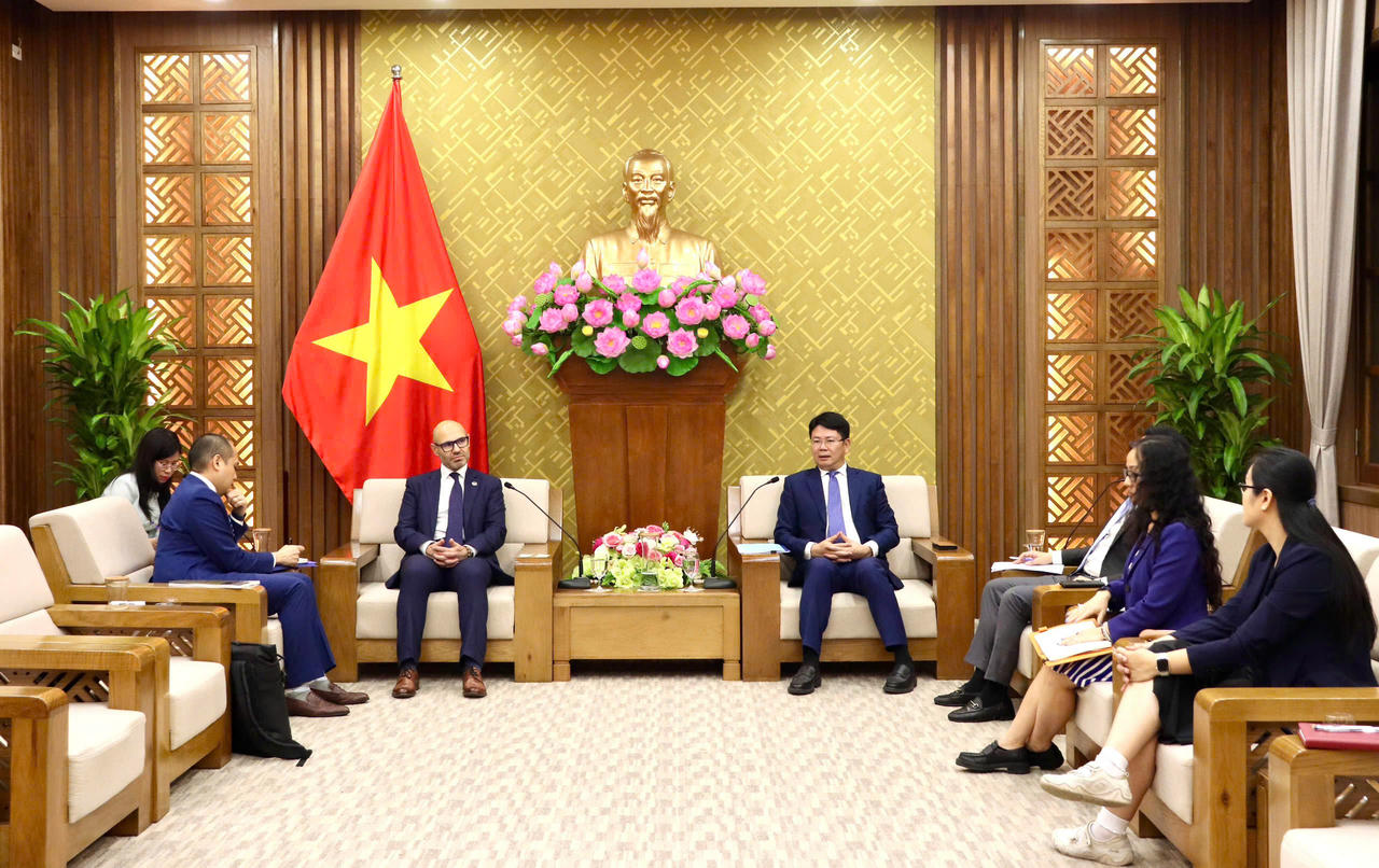 Thúc đẩy hợp tác với PCA, bảo đảm nền tảng pháp lý cho Trung tâm tài chính quốc tế của Việt Nam