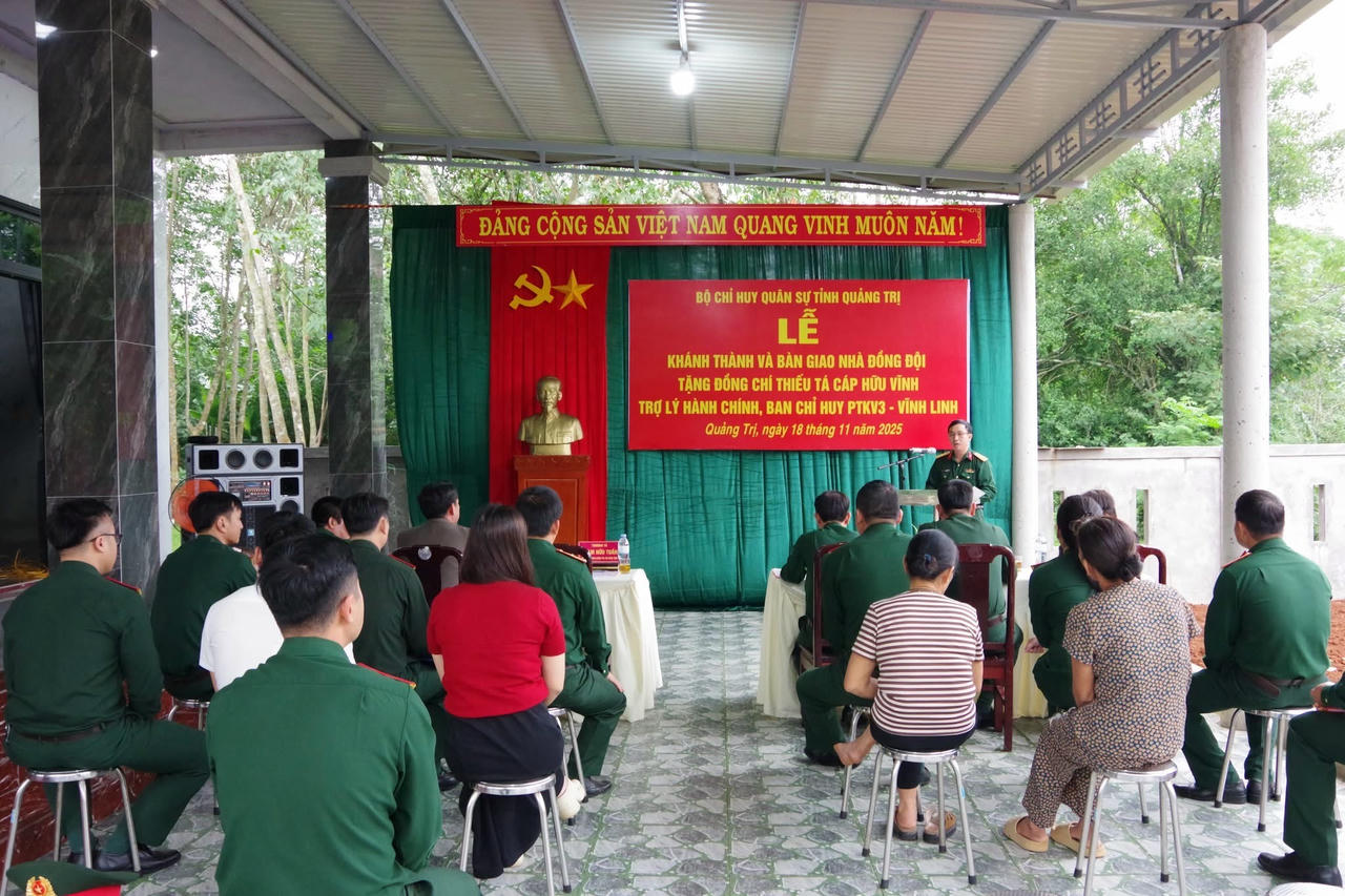 Bộ CHQS tỉnh Quảng Trị khánh thành và bàn giao “Nhà đồng đội” tặng quân nhân có hoàn cảnh khó khăn