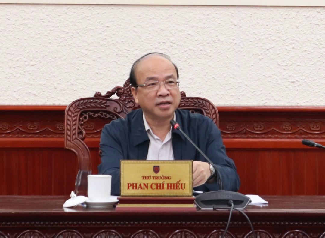 Thứ trưởng Bộ Tư pháp Phan Chí Hiếu chủ trì buổi làm việc.